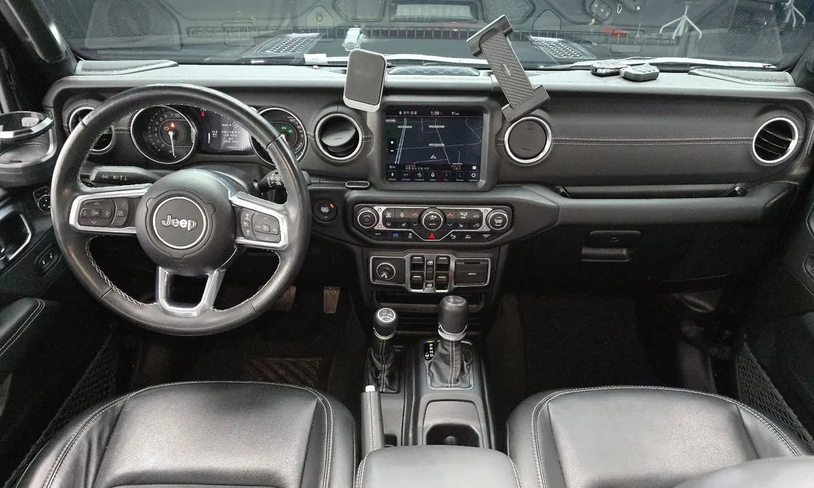 Jeep Wrangler — фото 10