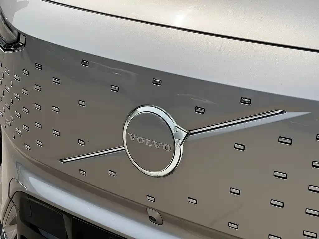 Volvo EM90 — фото 3