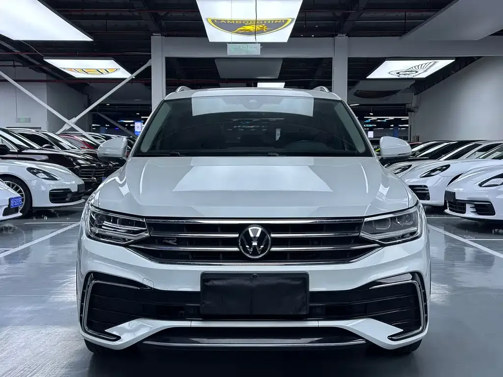 Volkswagen Tiguan L — фото 2