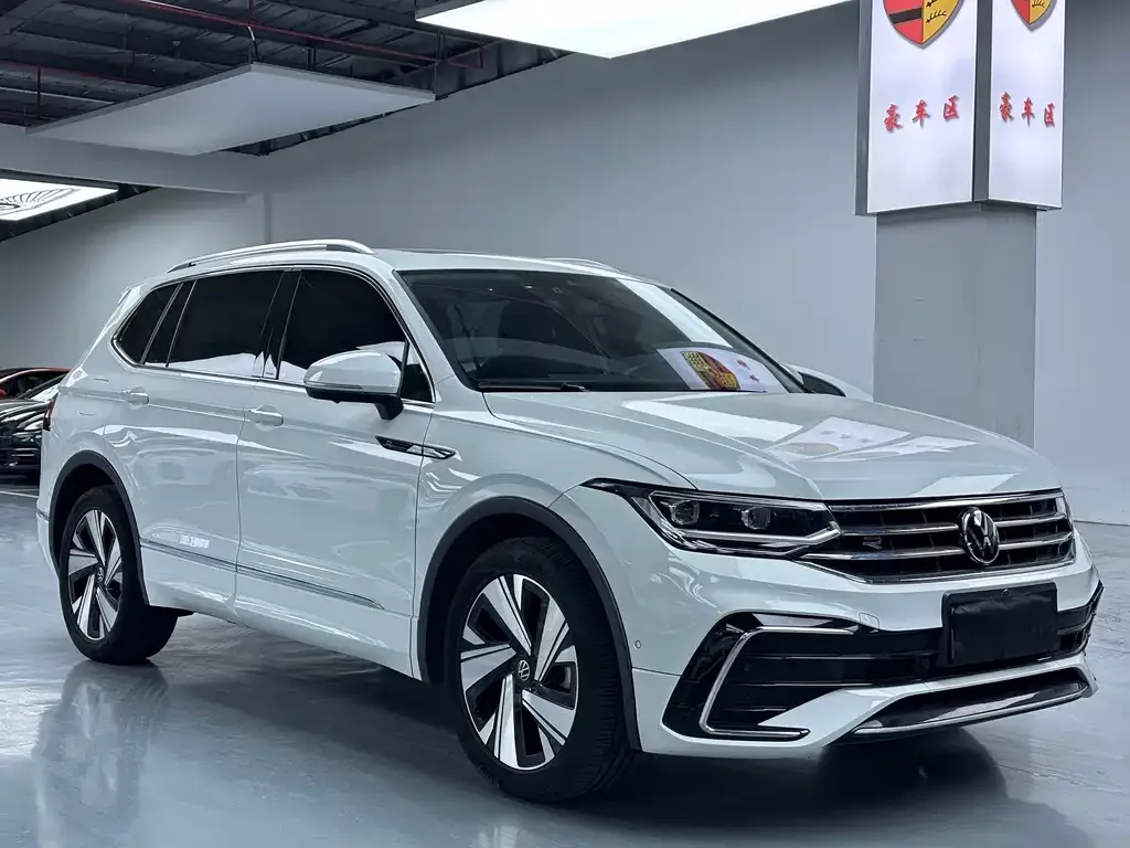Volkswagen Tiguan L — фото 7