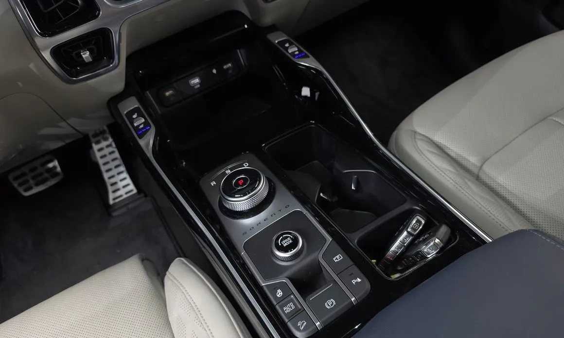 Kia Sorento — фото 6