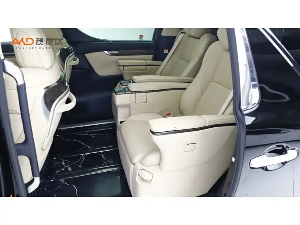Toyota Alphard — фото 5