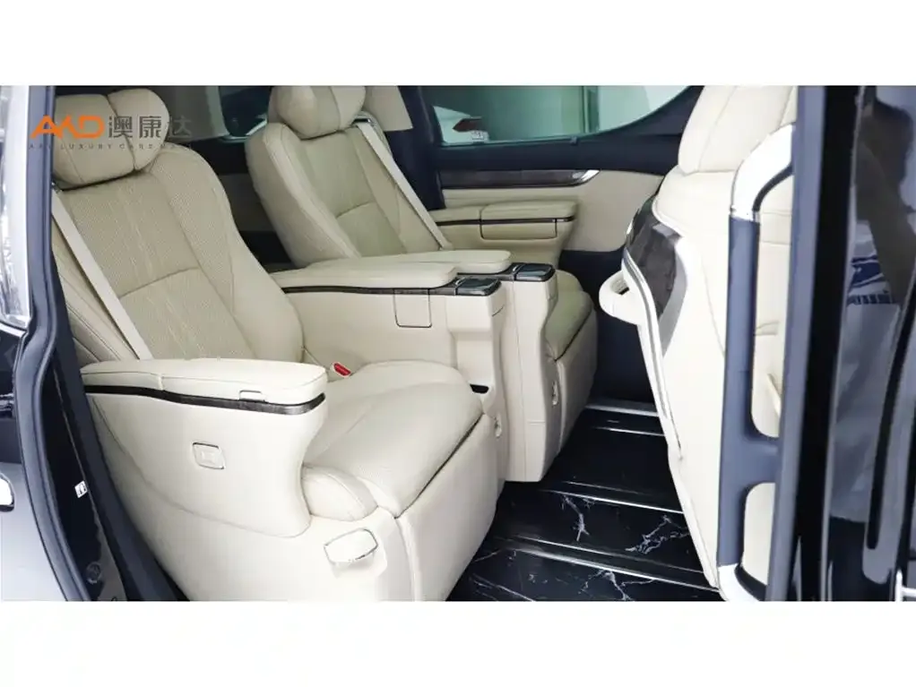 Toyota Alphard — фото 9