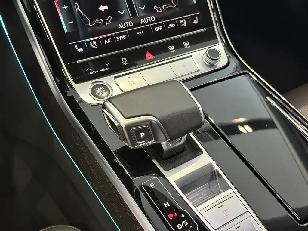 Audi A8 — фото 9