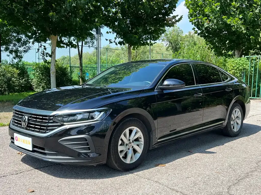 Volkswagen Passat — фото 1