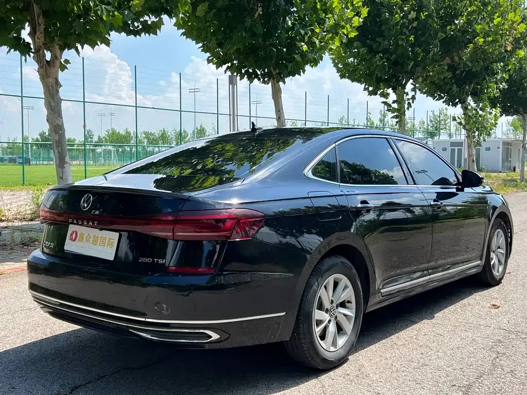 Volkswagen Passat — фото 10