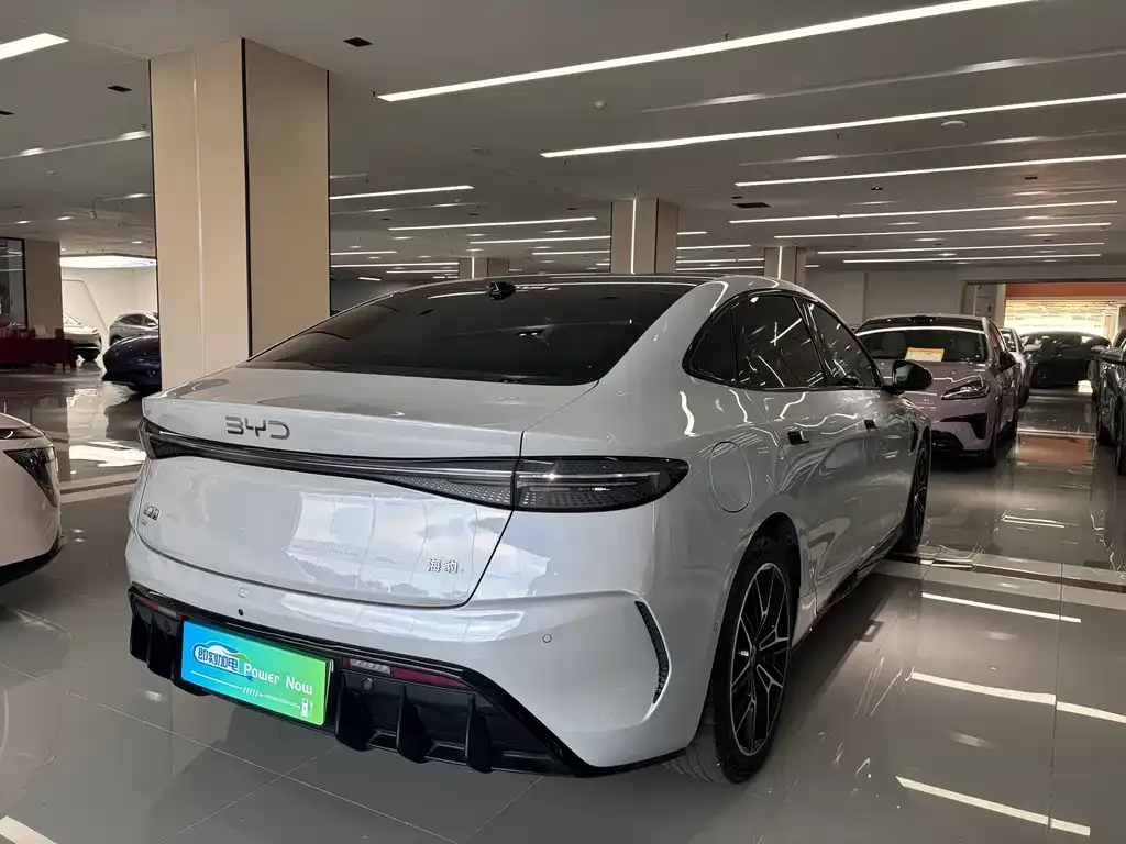 BYD Seal — фото 2