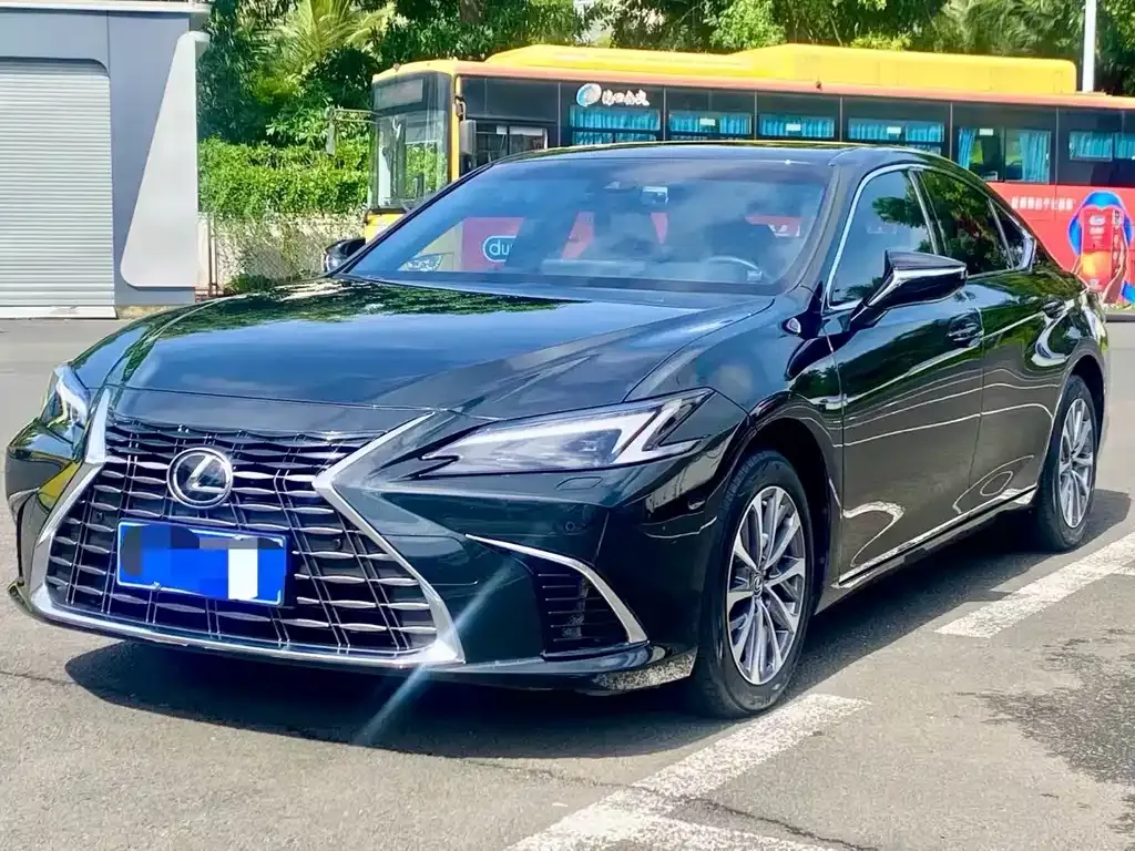 Lexus ES — фото 1