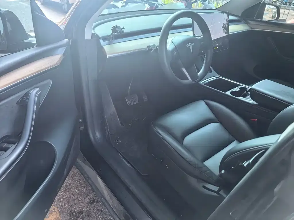 Tesla Model Y — фото 3