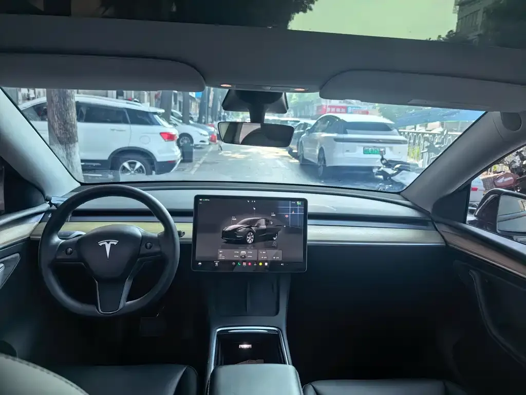 Tesla Model Y — фото 5