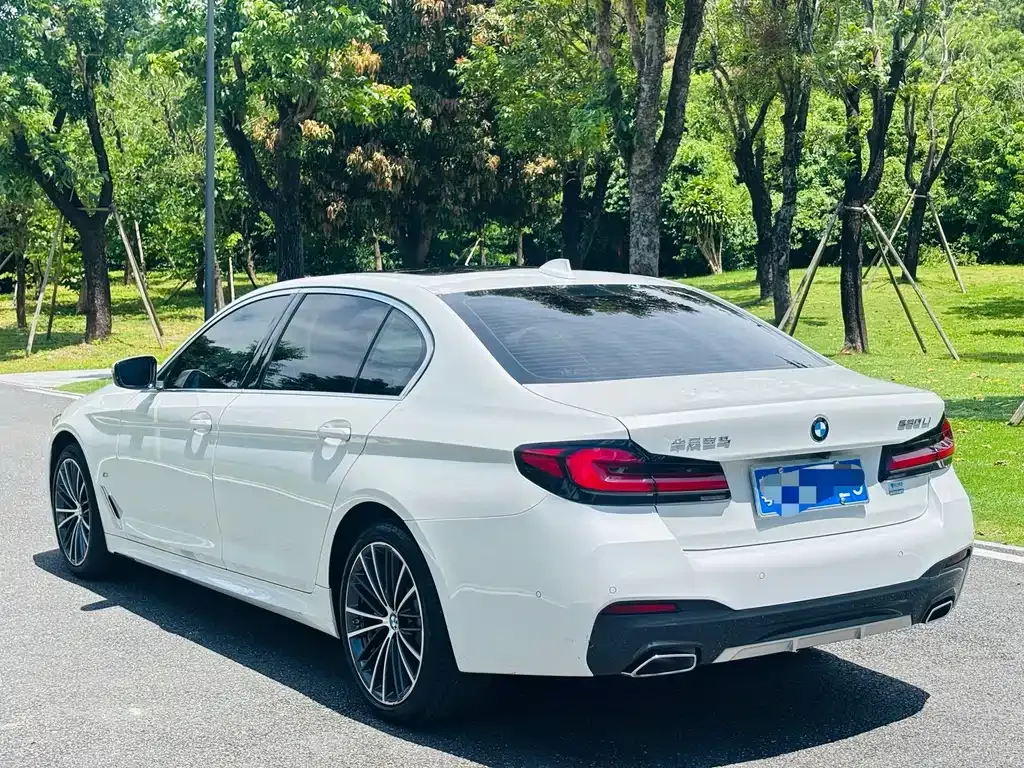 BMW 5 Series — фото 8
