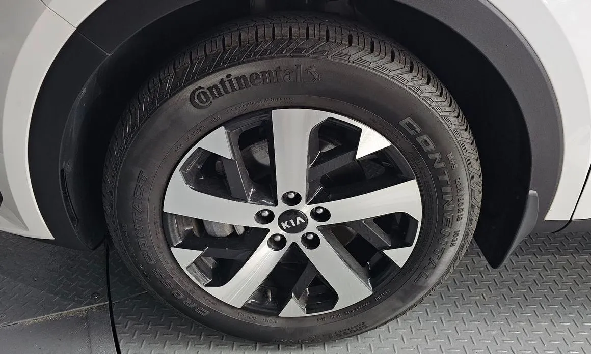 Kia Sorento — фото 8