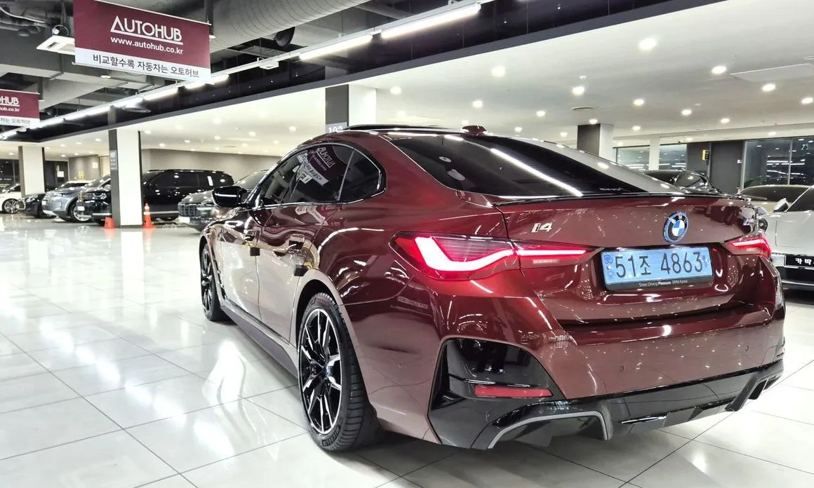 BMW i4 — фото 9