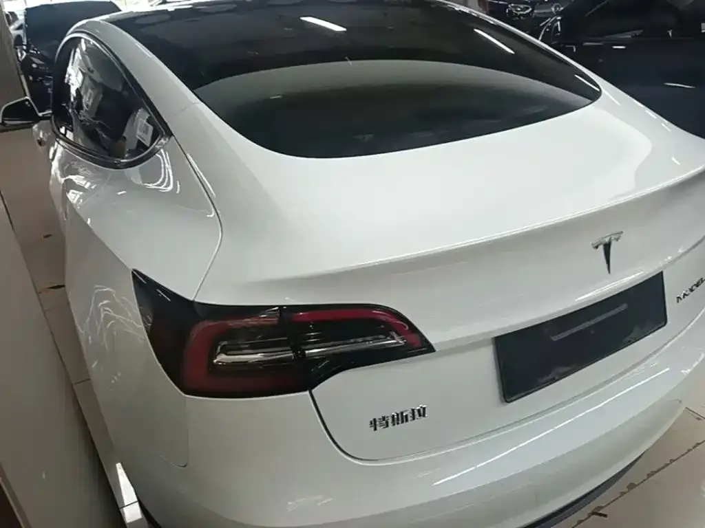 Tesla Model 3 — фото 9