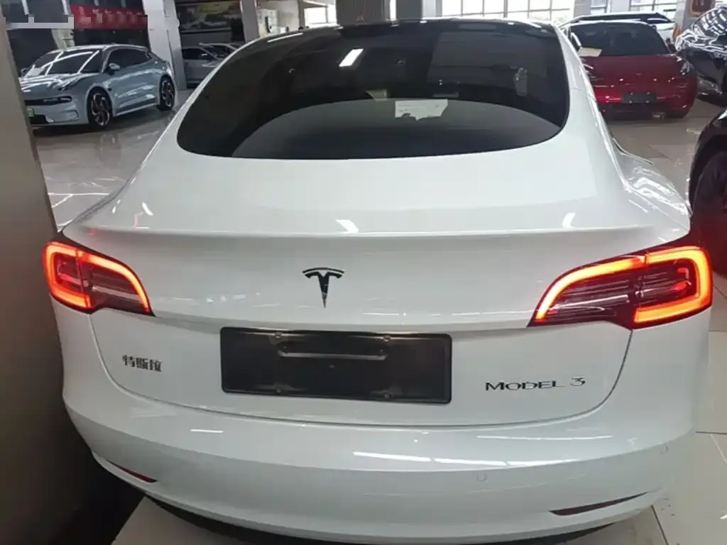 Tesla Model 3 — фото 4