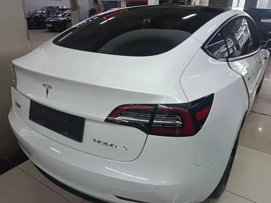 Tesla Model 3 — фото 2