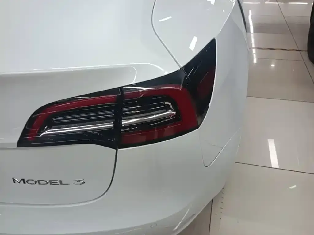 Tesla Model 3 — фото 3