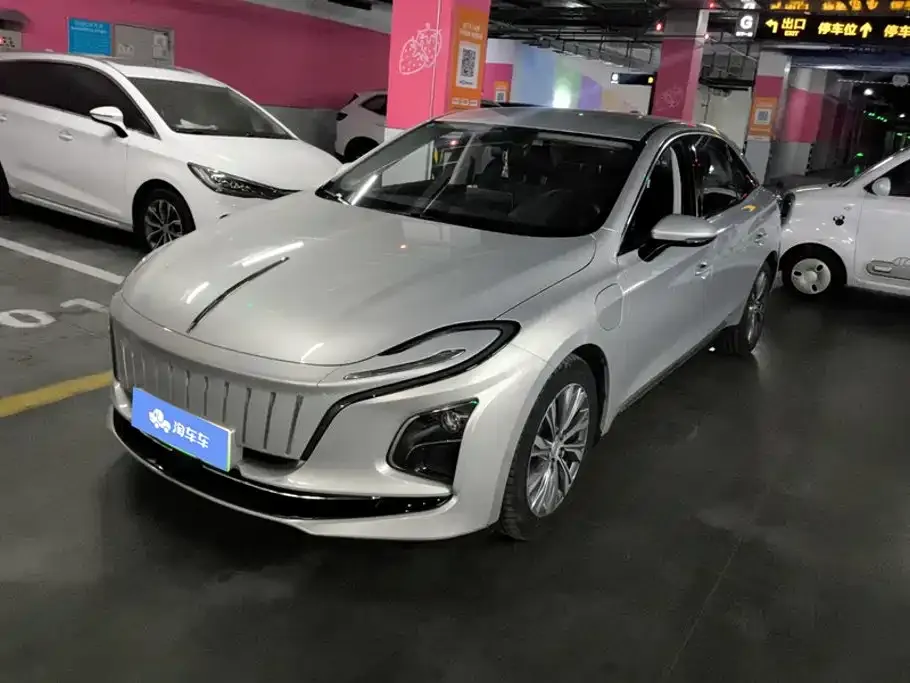 Hongqi E-QM5 — фото 1