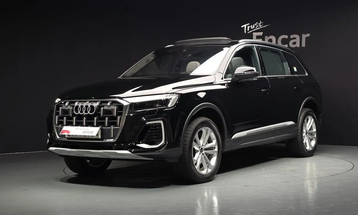 Audi Q7 — фото 1
