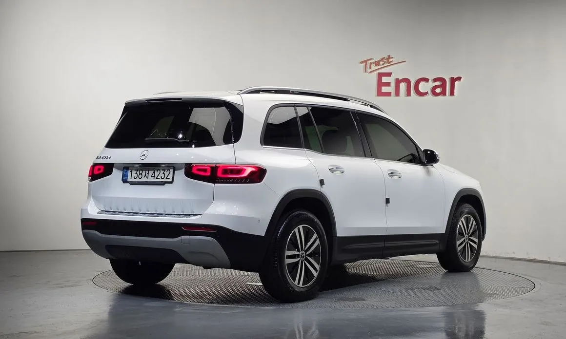 Mercedes-Benz GLB-Class — фото 10