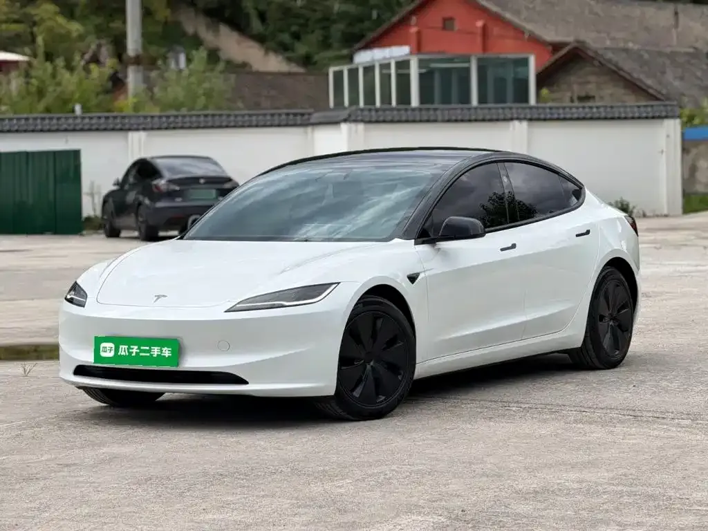 Tesla Model 3 — фото 1