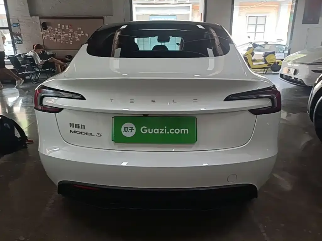 Tesla Model 3 — фото 10