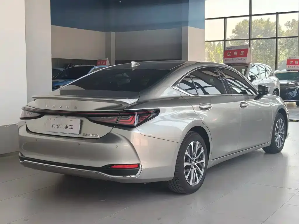 Lexus ES — фото 9