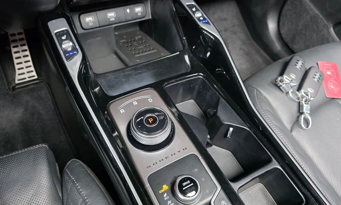 Kia Sorento — фото 9