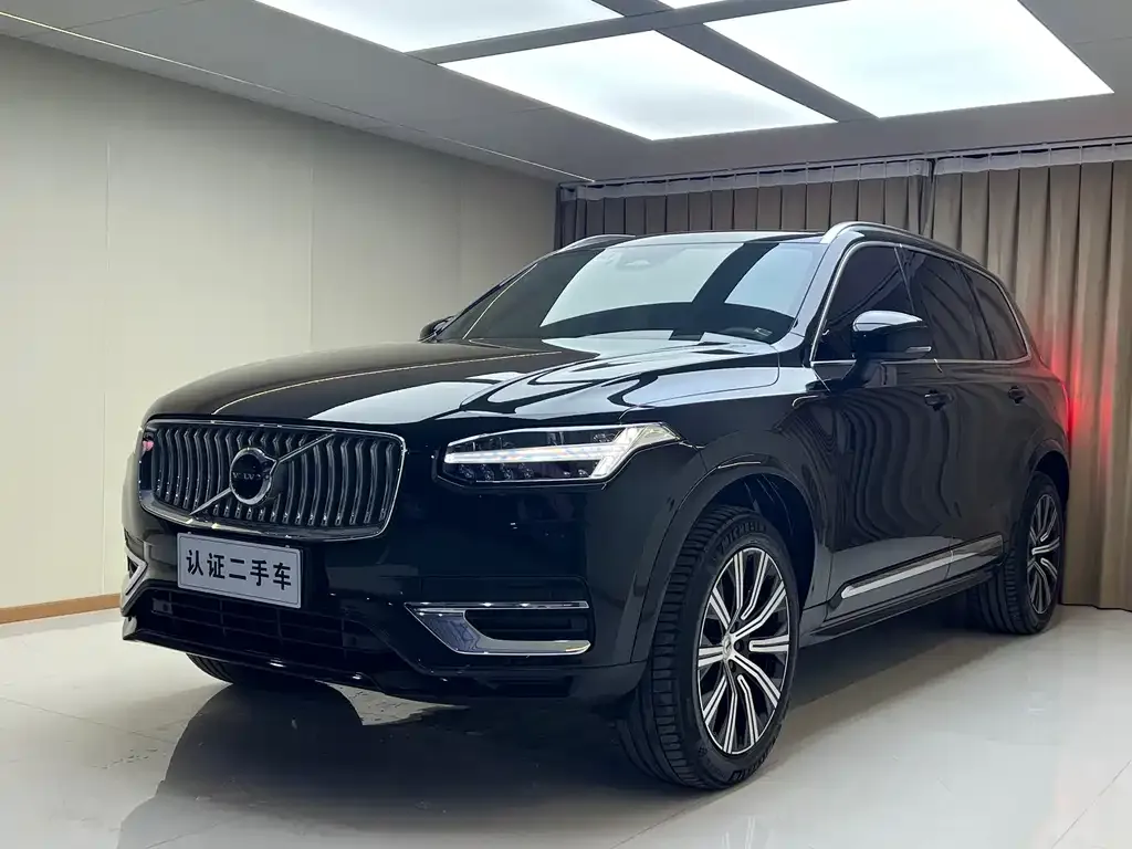Volvo XC90 — фото 1