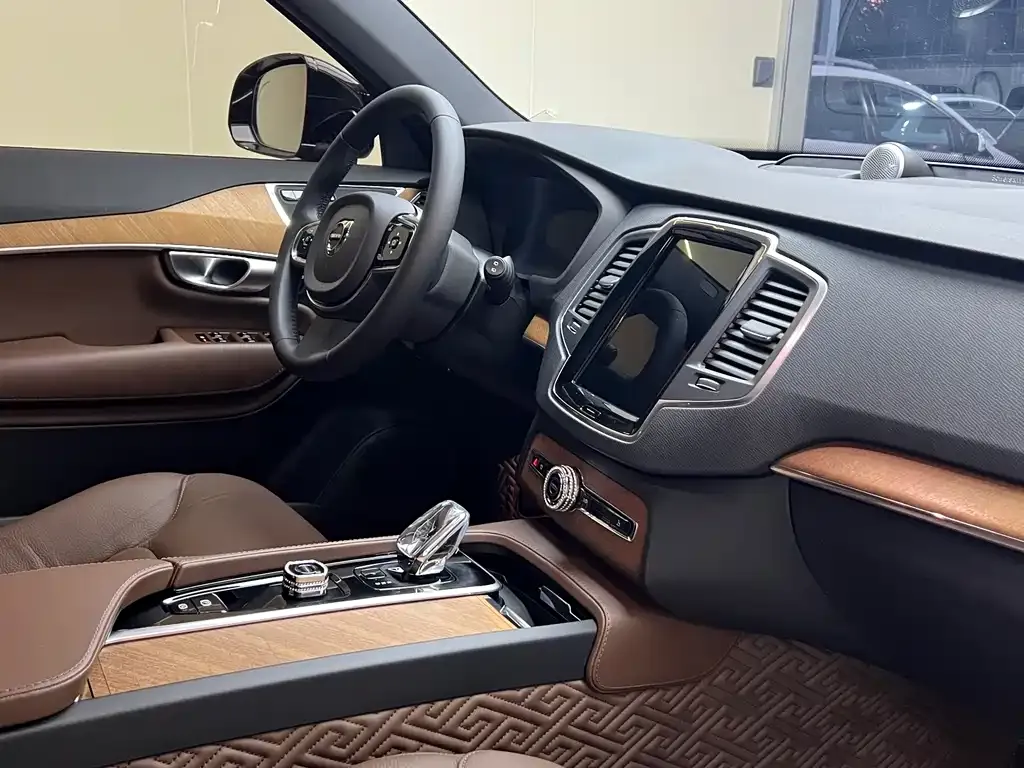 Volvo XC90 — фото 9