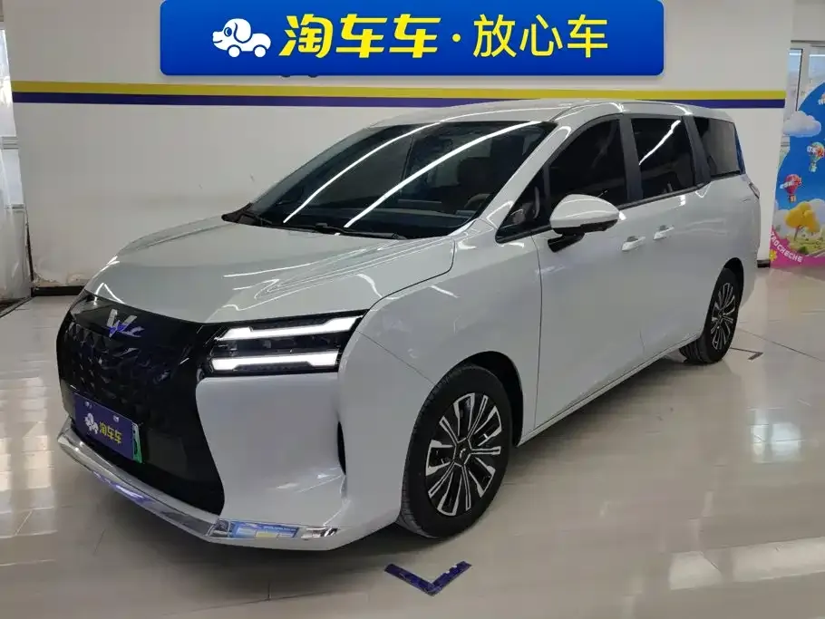 Wuling Starlight 730 New Energy — фото 1
