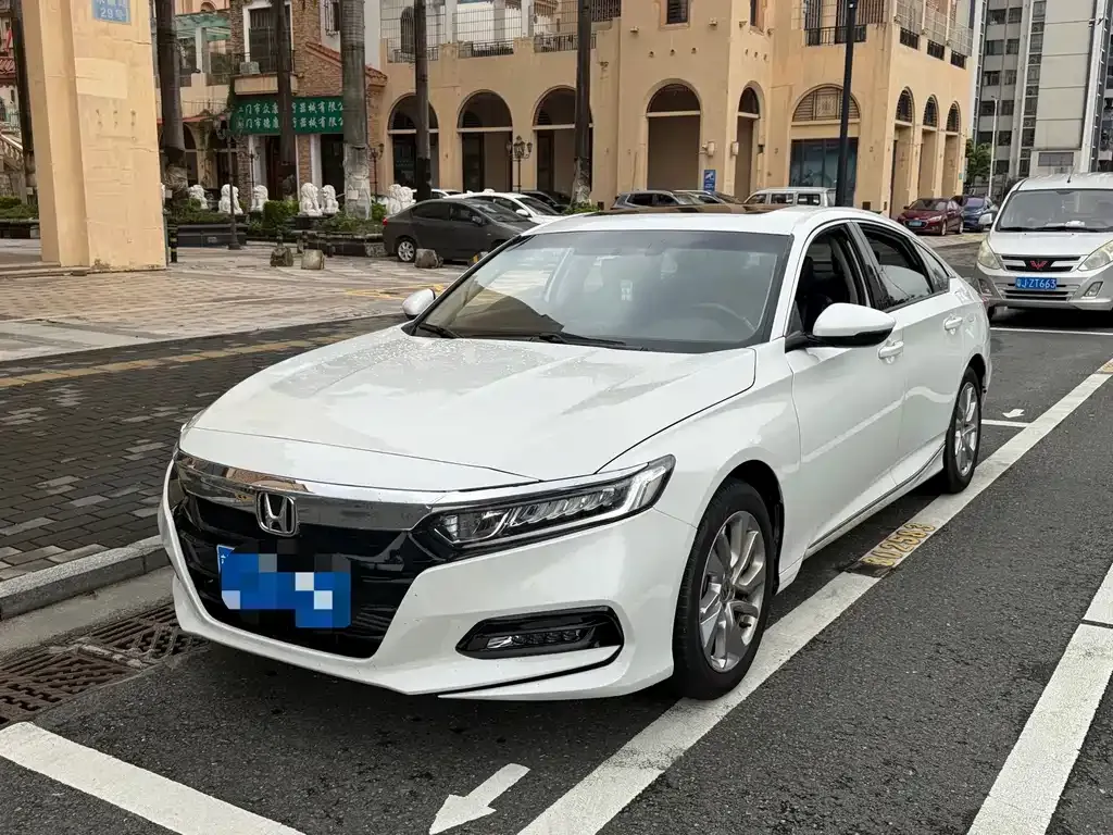 Honda Accord — фото 1