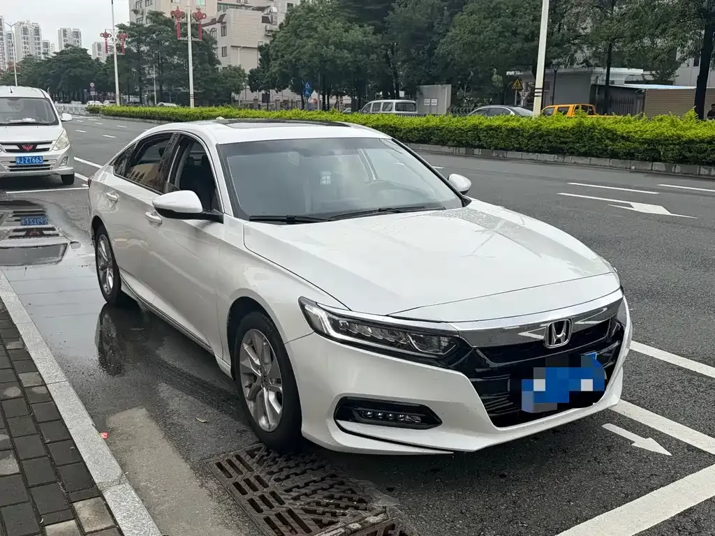 Honda Accord — фото 9