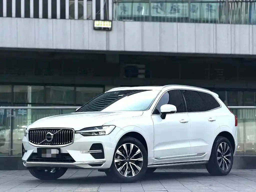 Volvo XC60 — фото 1