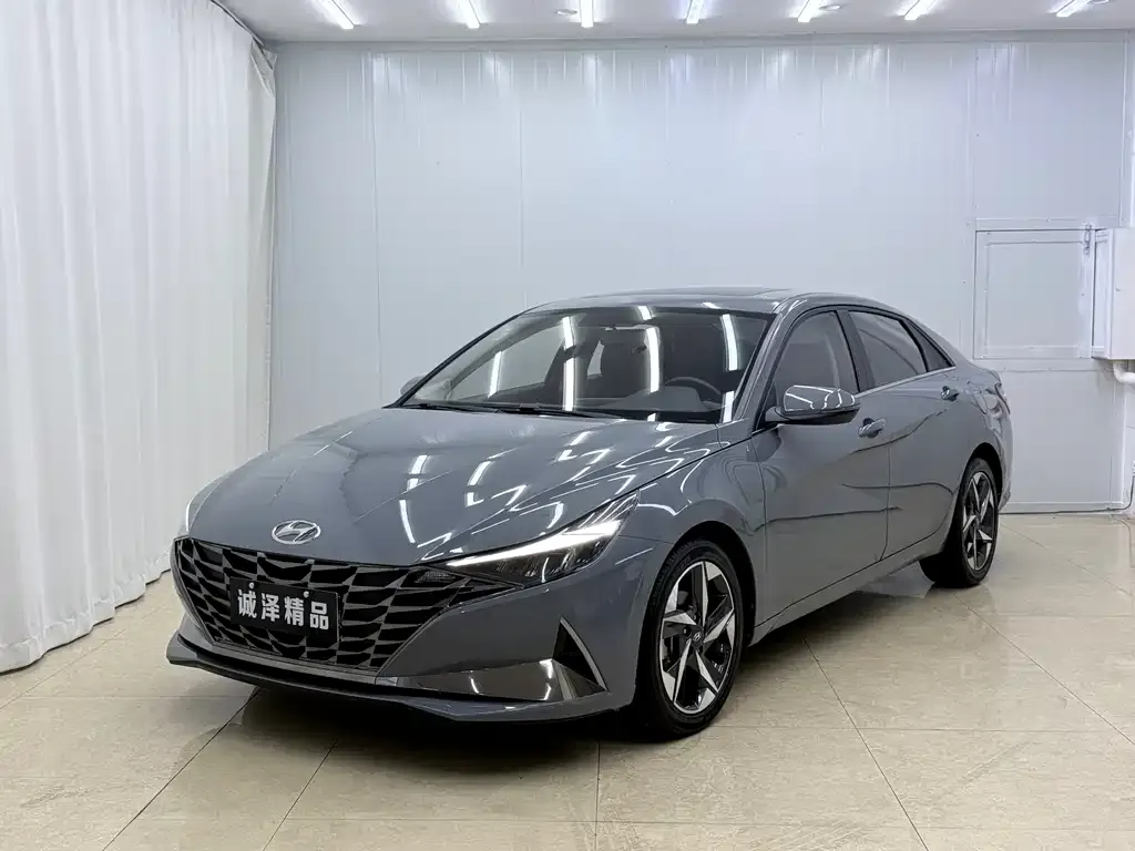 Hyundai Elantra — фото 1