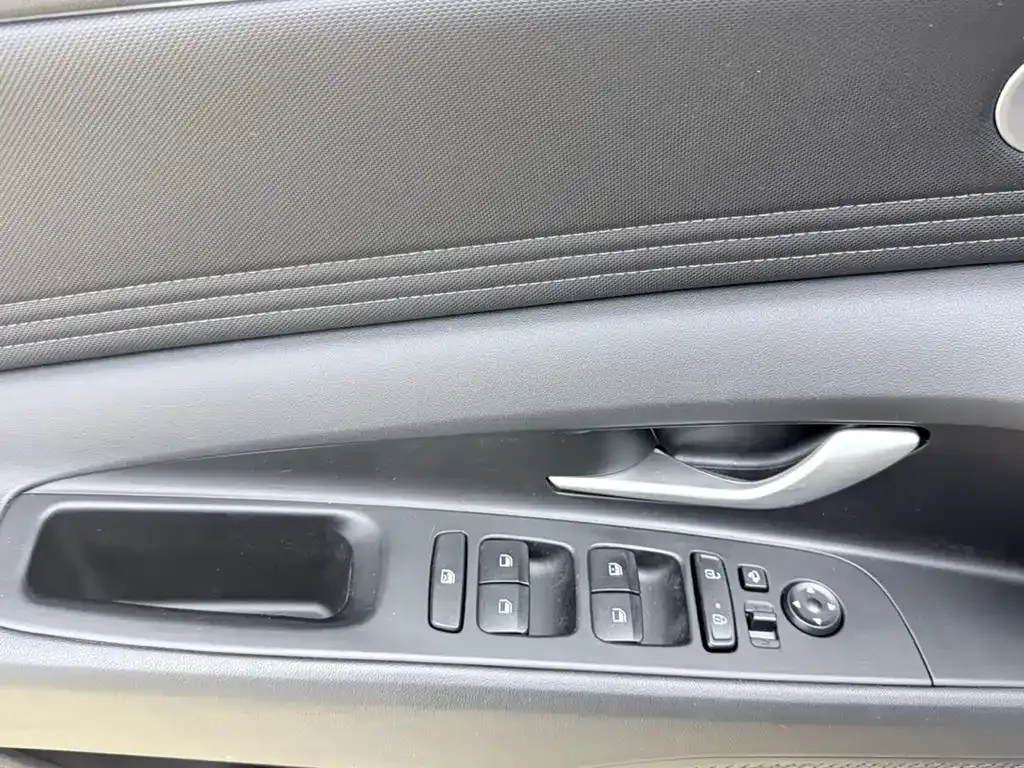 Hyundai Elantra — фото 7