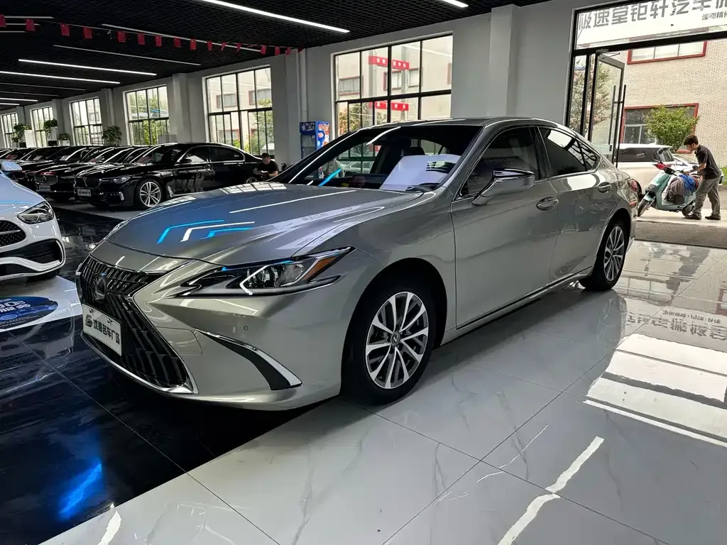 Lexus ES — фото 1