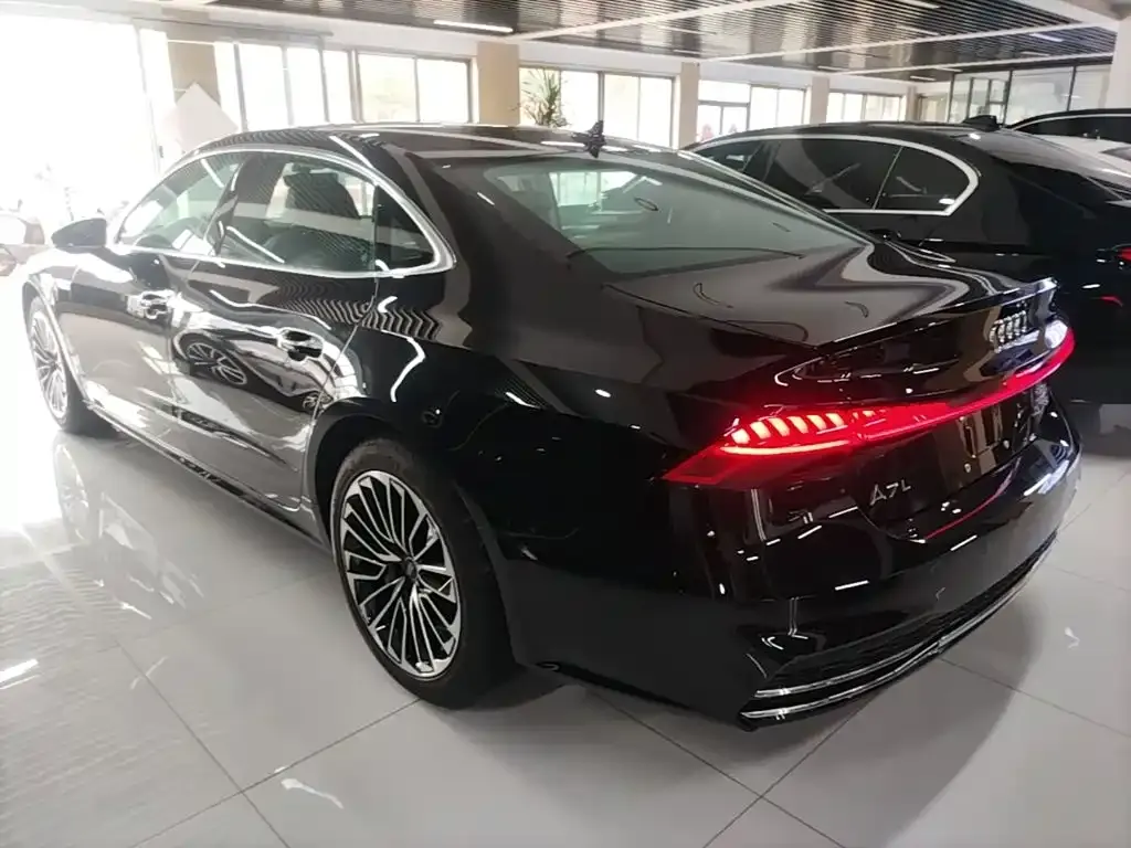 Audi A7L — фото 6
