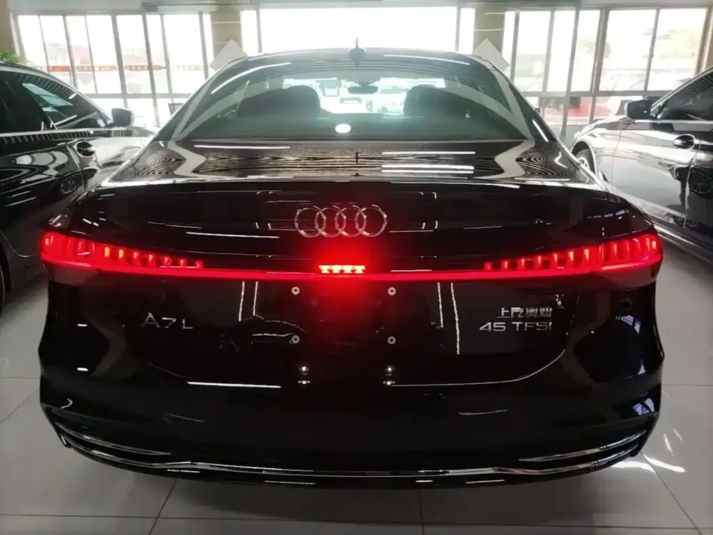 Audi A7L — фото 9
