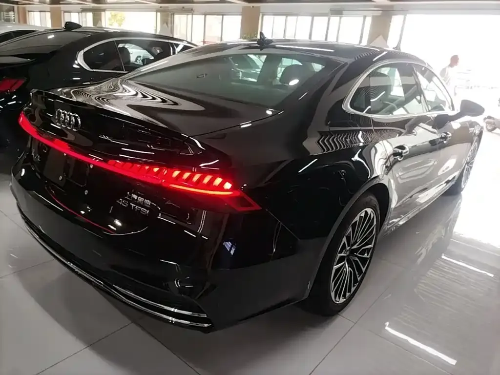 Audi A7L — фото 8