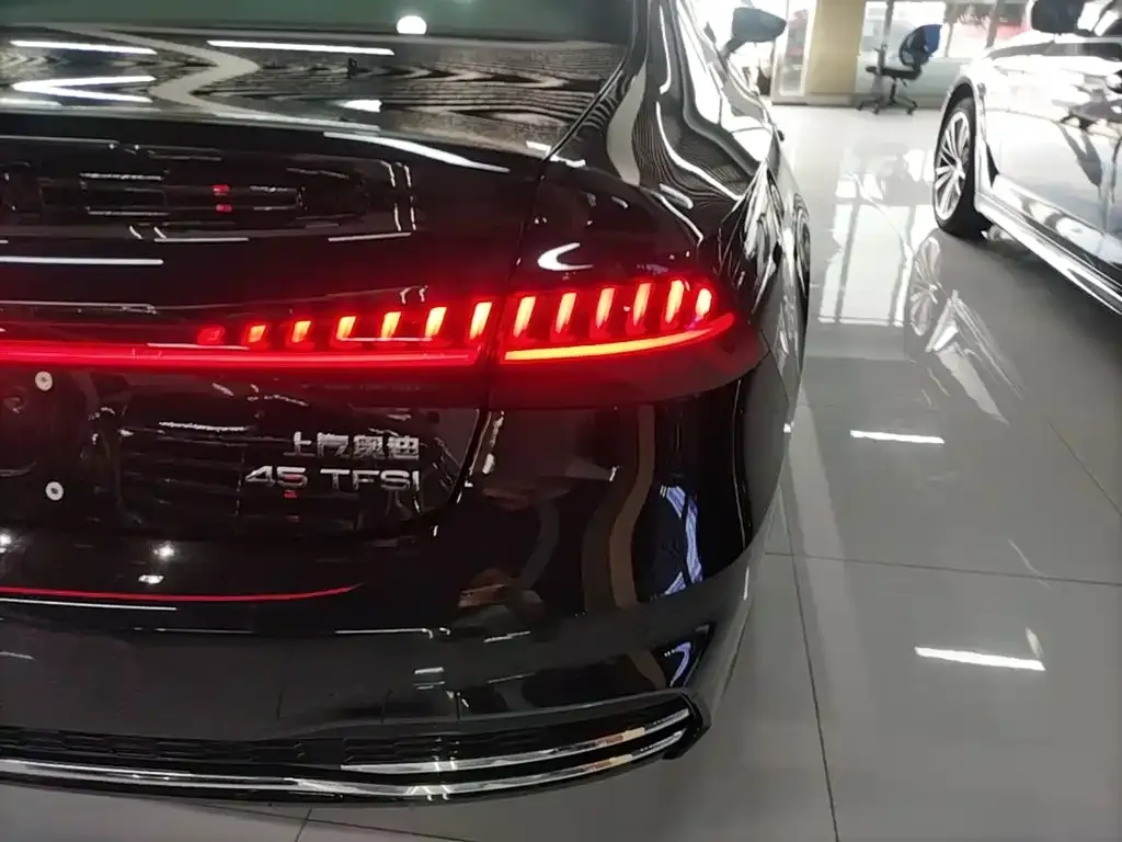 Audi A7L — фото 2