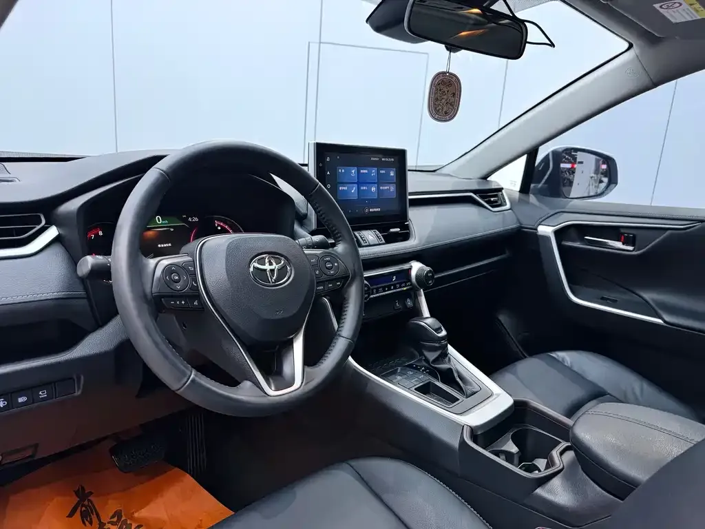 Toyota RAV4 — фото 4