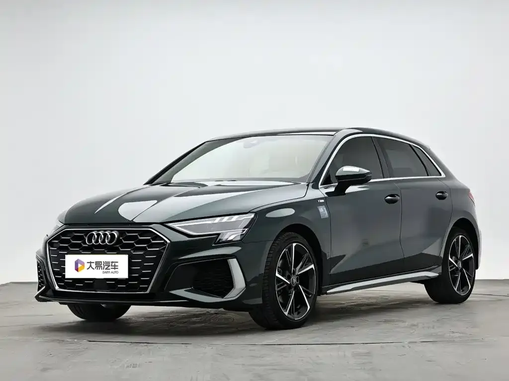 Audi A3 — фото 1