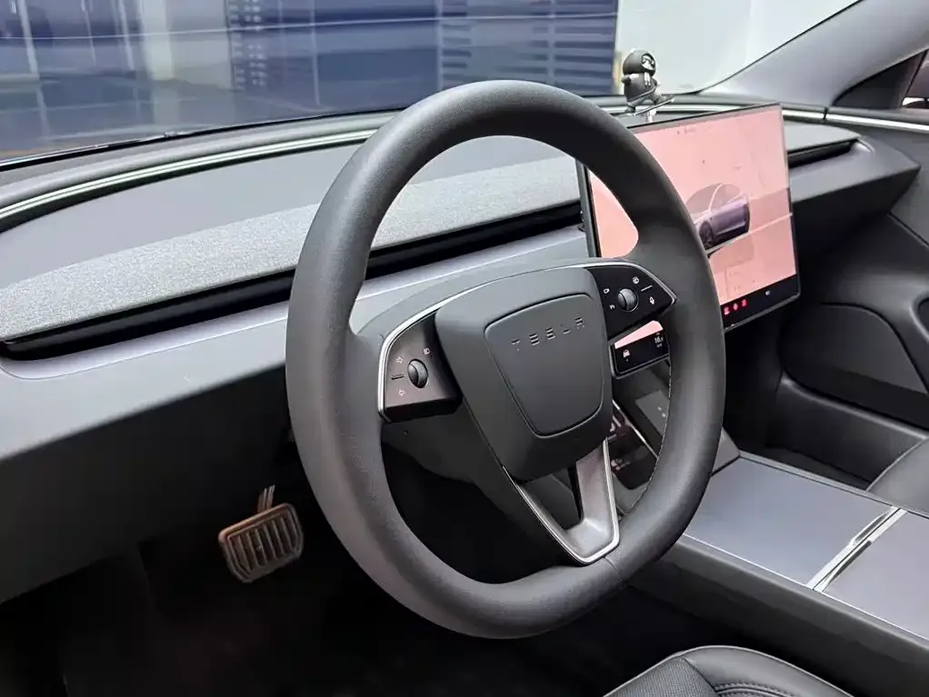 Tesla Model 3 — фото 9