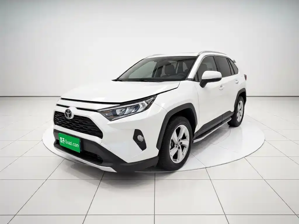 Toyota RAV4 — фото 1