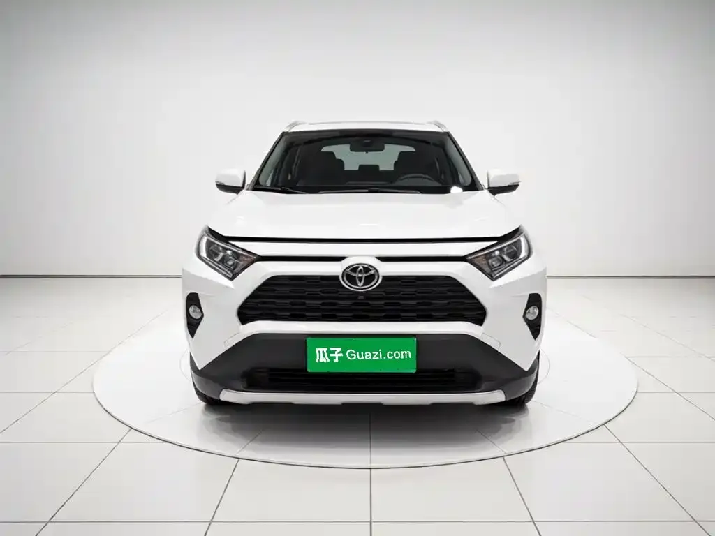Toyota RAV4 — фото 5