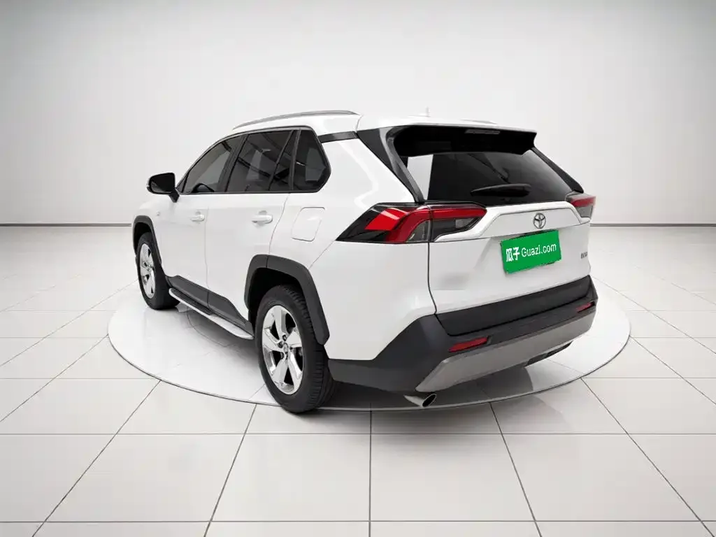 Toyota RAV4 — фото 2