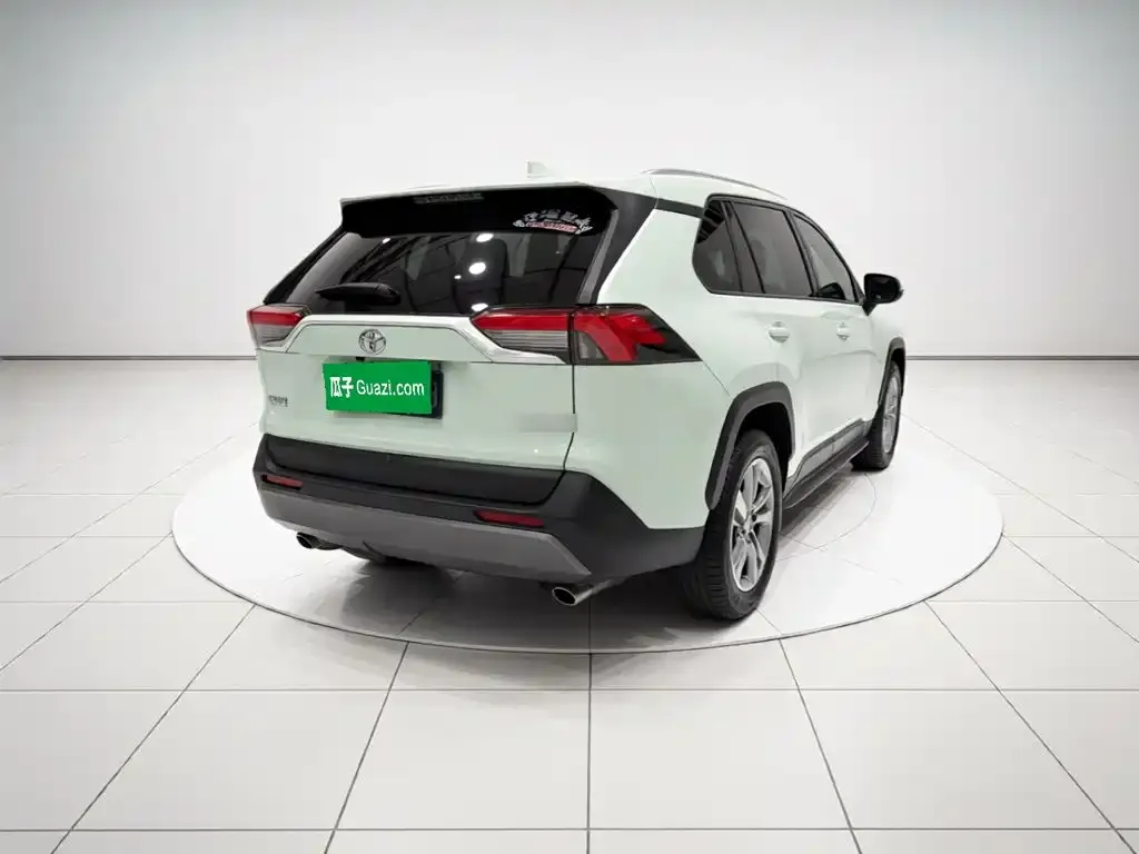 Toyota RAV4 — фото 4