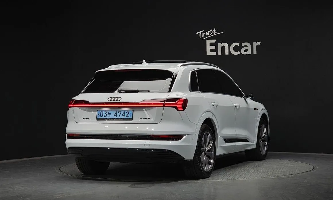 Audi e-tron — фото 2