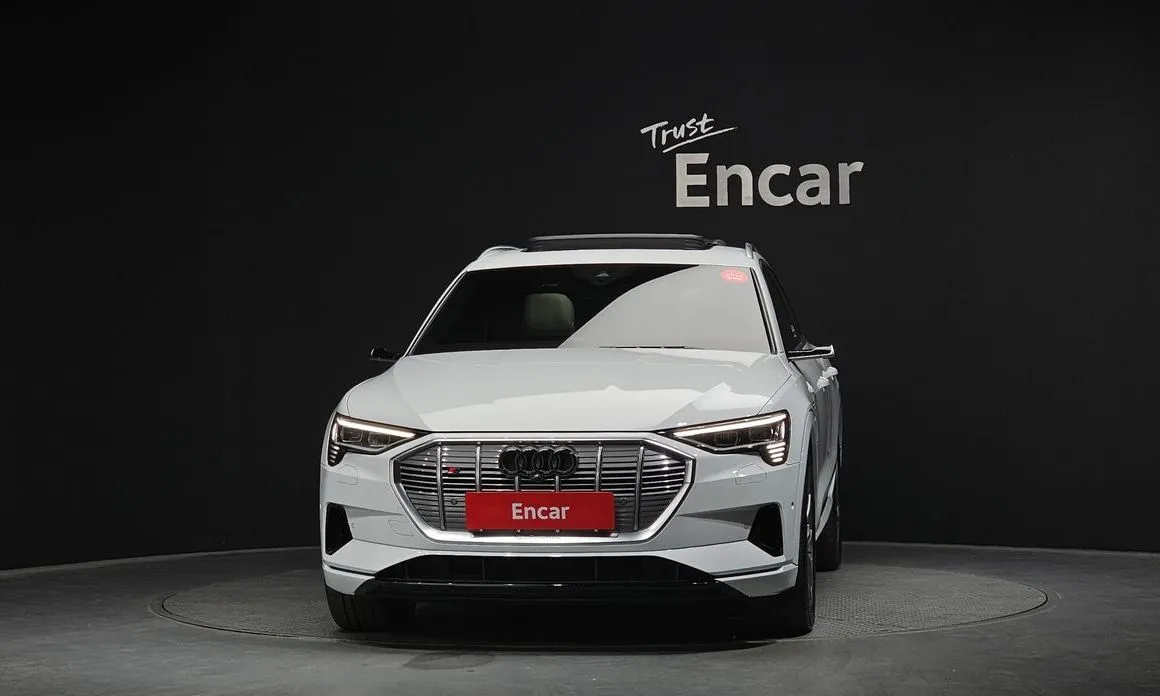 Audi e-tron — фото 5